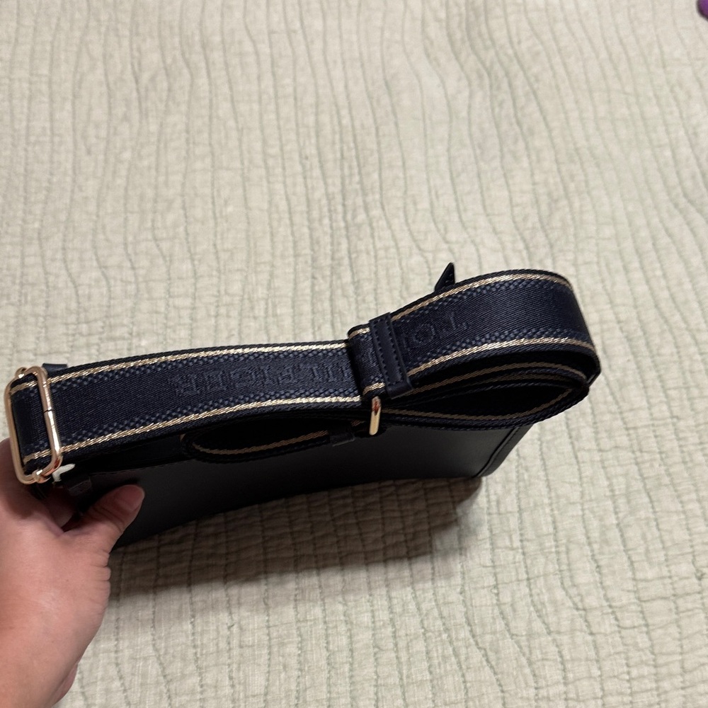 NWOT Tommy Hilfiger Dark Blue Crossbody Bag - Picture 3 of 6